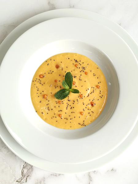 Crema de caqui con leche de coco y curry - Plano cenital