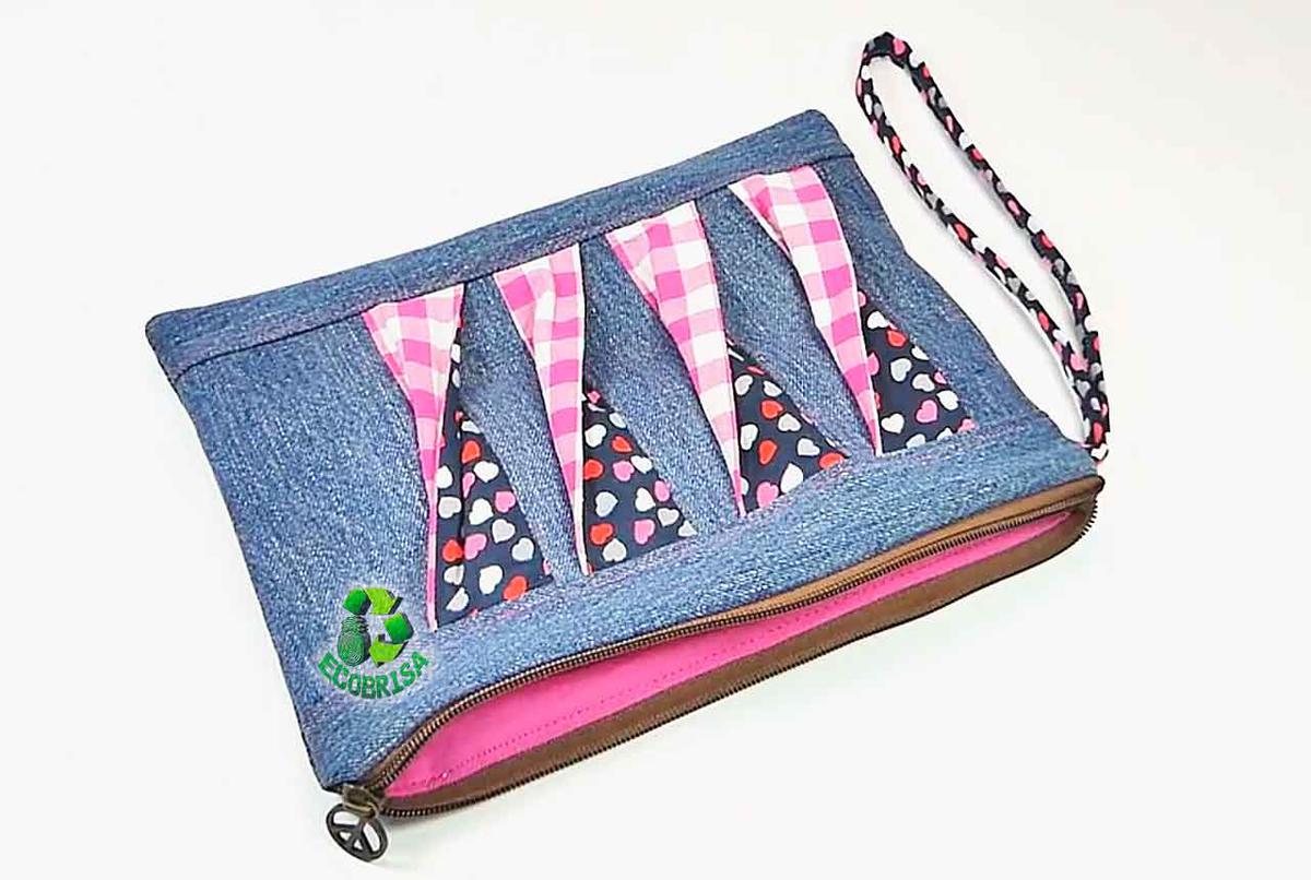 Bolso de mano o neceser con jeans