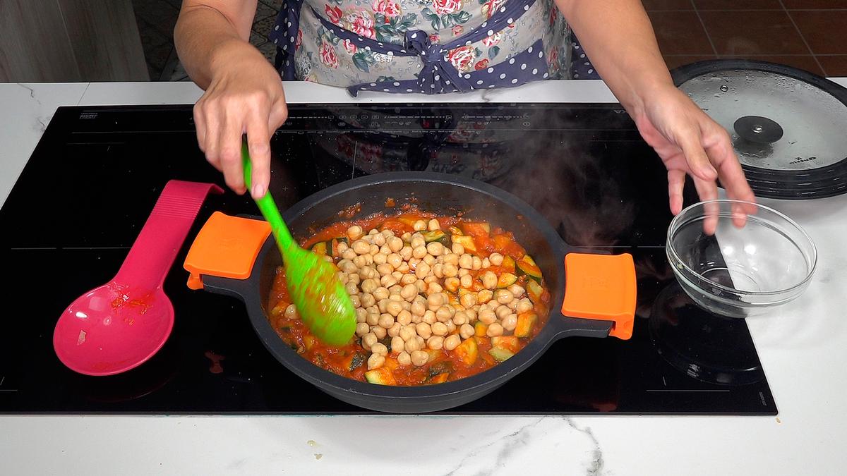 Sartén de huevos con calabacines y garbanzos, saludable y fácil - Loli Domínguez - Foto 6