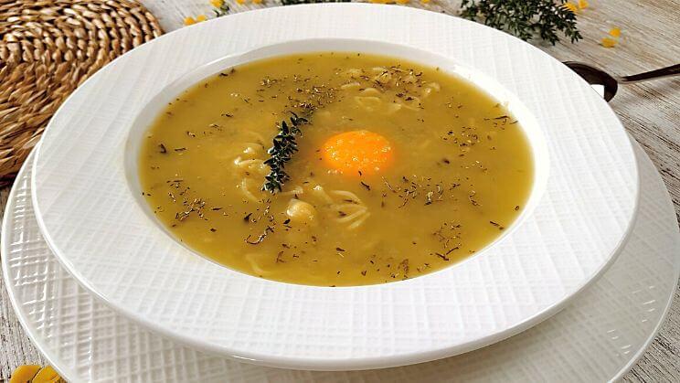 Sopa de pan rallado y tomillo