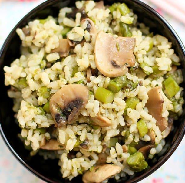 Risotto de champiñones y espárragos verdes