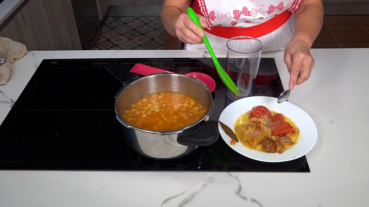 Guiso de garbanzos con almejas, una receta tradicional y fácil - Loli Domínguez - Foto 10