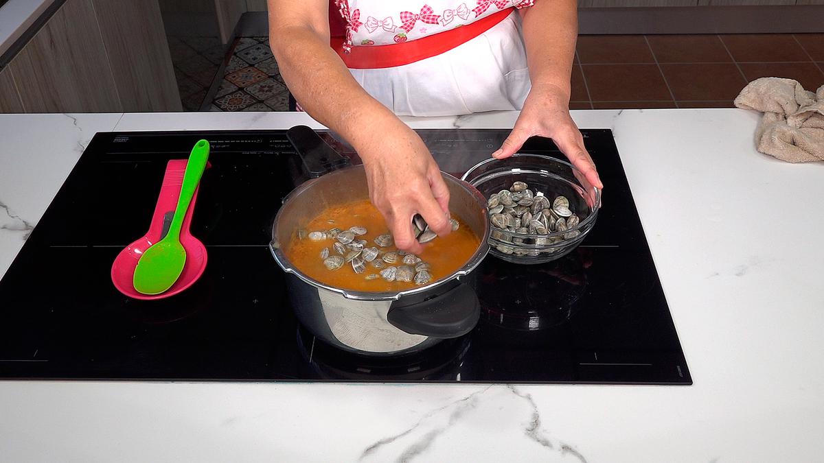 Guiso de garbanzos con almejas, una receta tradicional y fácil - Loli Domínguez - Foto 13