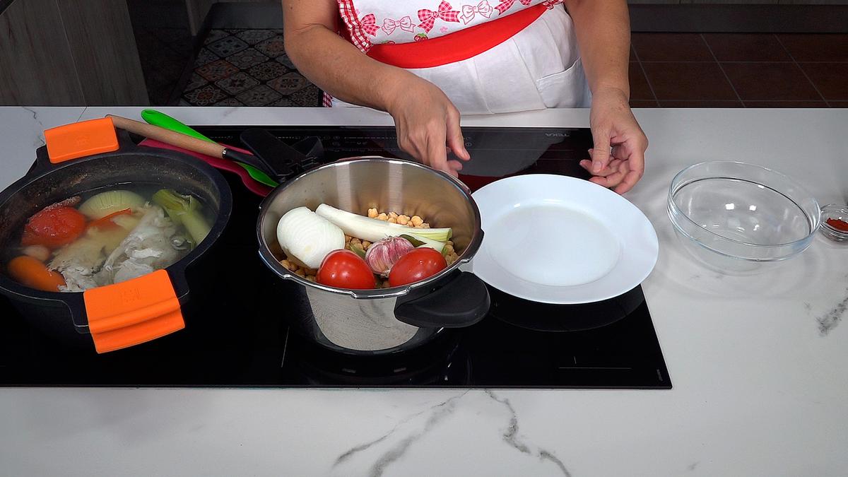 Guiso de garbanzos con almejas, una receta tradicional y fácil - Loli Domínguez - Foto 6