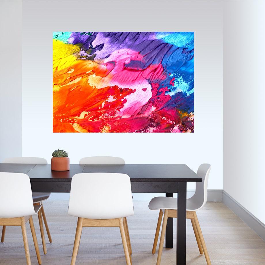 Cuadro abstracto colorido con plumas