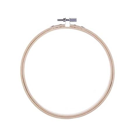 En este tutorial vamos a aprender a coser unas figuras en forma de corazones, con hilos de lana, sobre la tela de saco o yute. Para eso vamos a hacer puntos básicos en la tela de saco. Esta es la idea Nivel principiante Parte 2