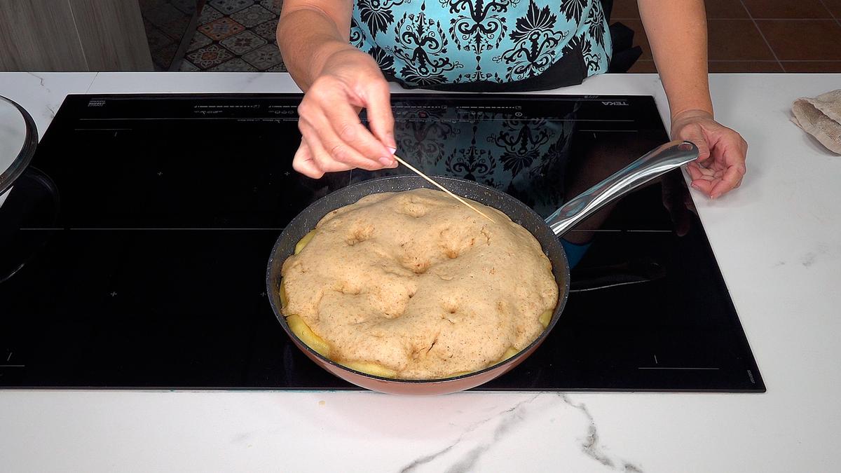 Tarta de manzana sin horno, hecha en sartén - Loli Domínguez - Foto 13