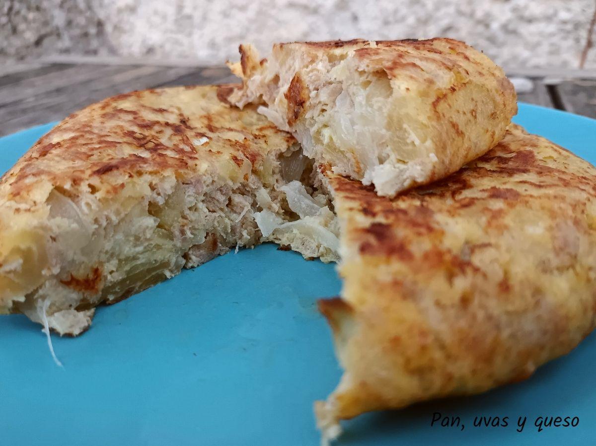 tortilla de escabeche - pan uvas y queso