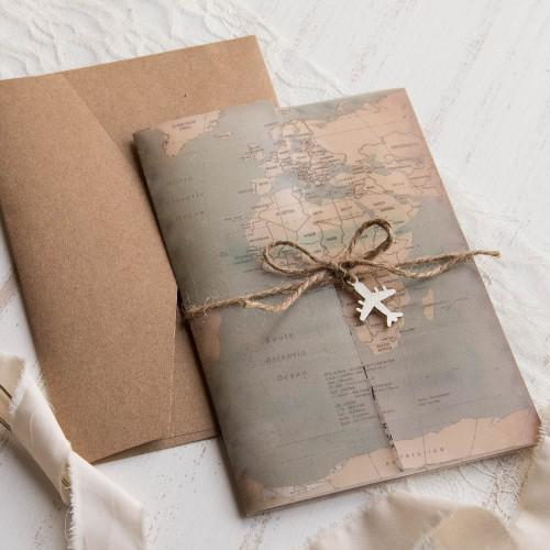 Invitación de boda de viajes con mapa vintage