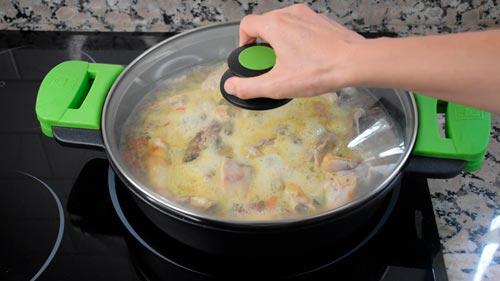 tapar el pollo guisado a la cerveza