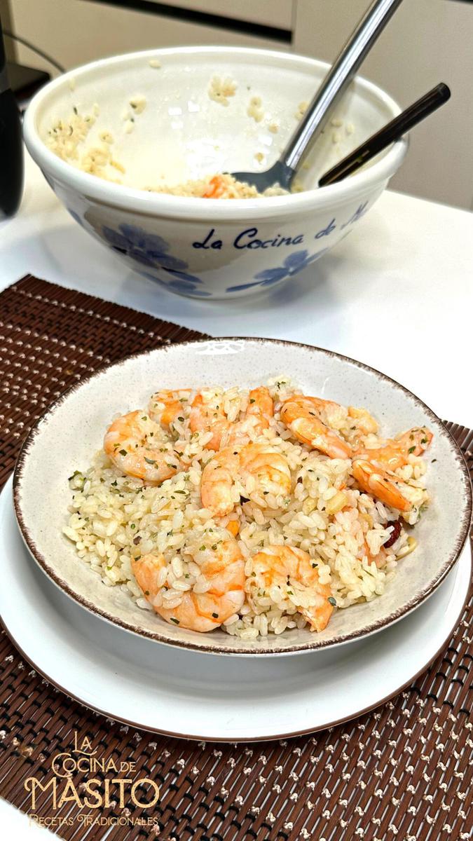 Arroz con gambas al ajillo, receta fácil y sabrosa