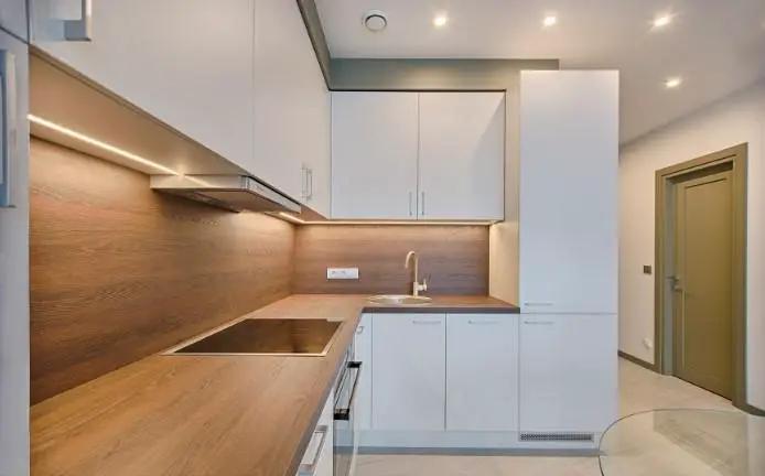 cocina nordica blanca y madera 