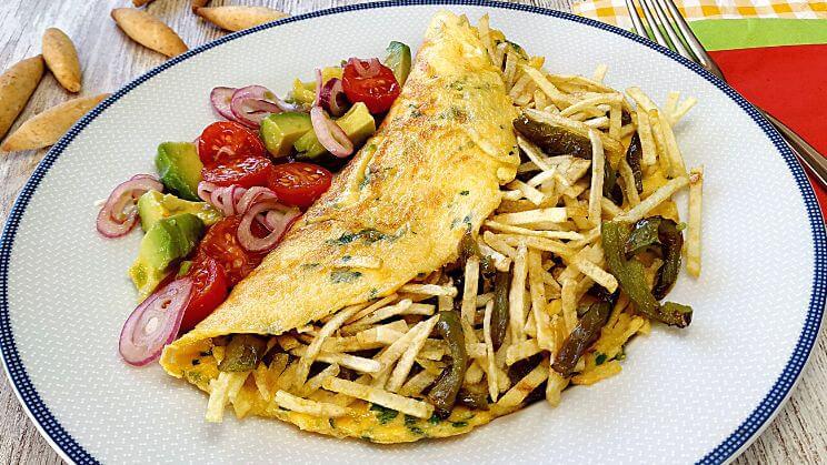 Tortilla de patatas paja y pimiento