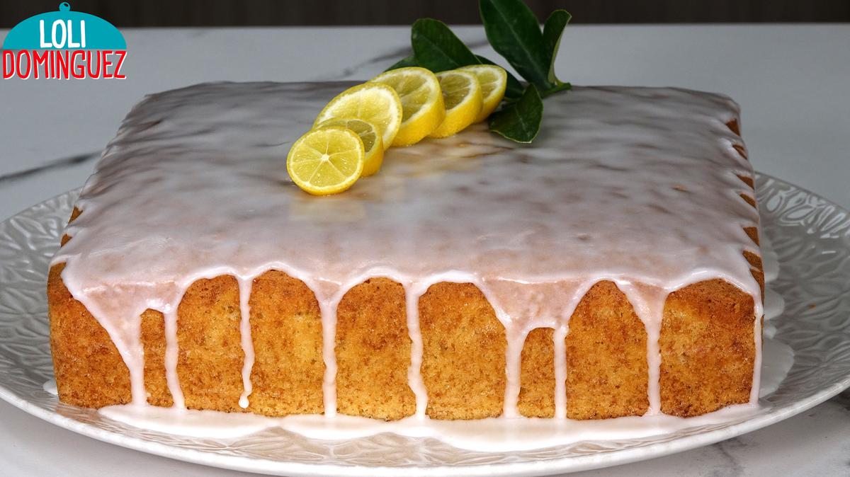 Bizcocho fácil de limón, muy esponjoso, jugoso y con un glaseado que lo hace irresistible. Te recomiendo que pruebes este bizcocho, estoy segura que pasara a formar parte de tu recetario habitual