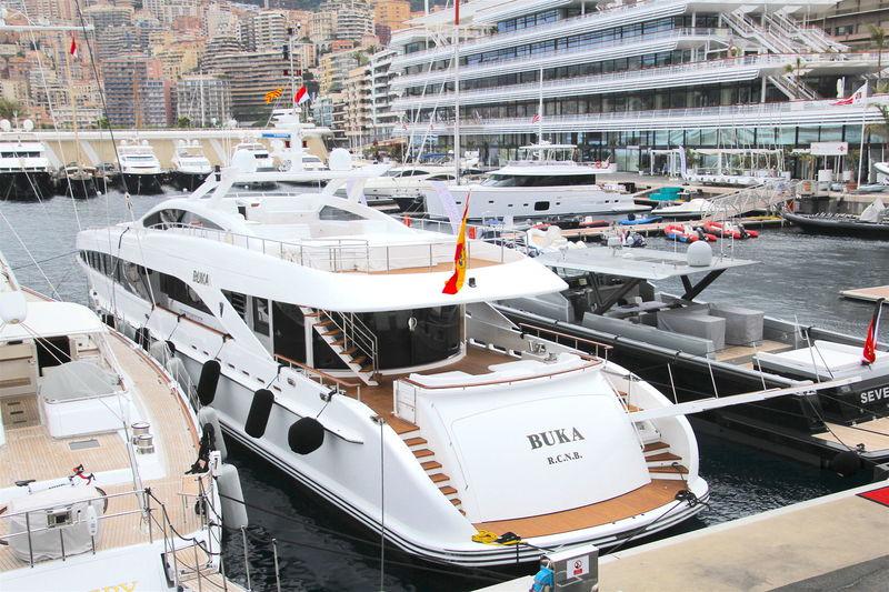 Viajar en un súper yate