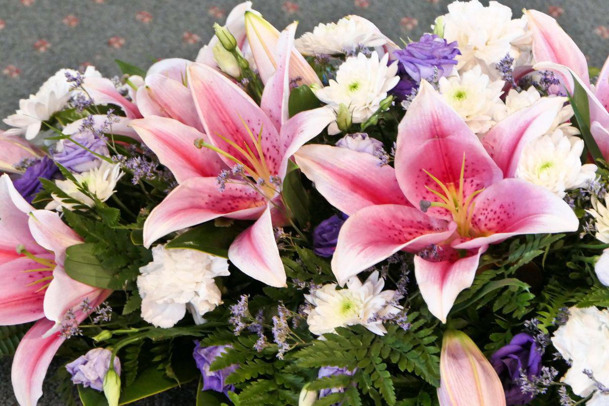 flores para homenaje de ser querido