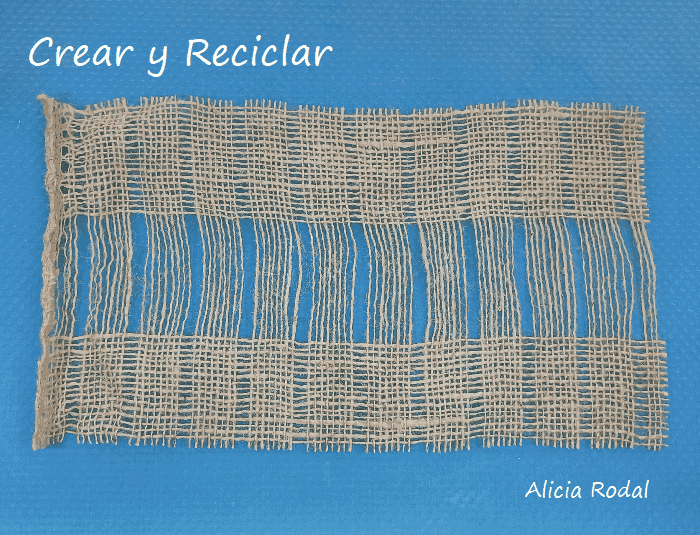 Con los frascos de vidrio o cristal podemos hacer hermosas decoraciones para nuestra casa, y al mismo tiempo útiles. Este tipo de manualidades son perfectas para hacer en familia o como un lindo detalle para regalar, o también para vender y así emprender tu propio negocio de manualidades o artesanía.