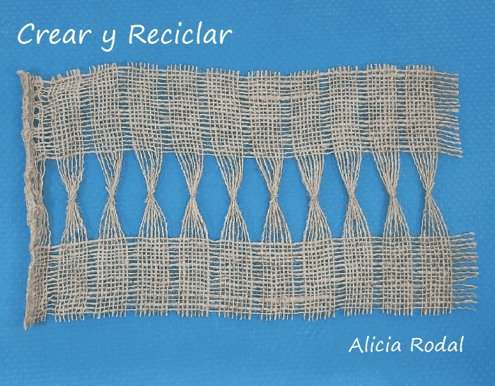 Con los frascos de vidrio o cristal podemos hacer hermosas decoraciones para nuestra casa, y al mismo tiempo útiles. Este tipo de manualidades son perfectas para hacer en familia o como un lindo detalle para regalar, o también para vender y así emprender tu propio negocio de manualidades o artesanía.