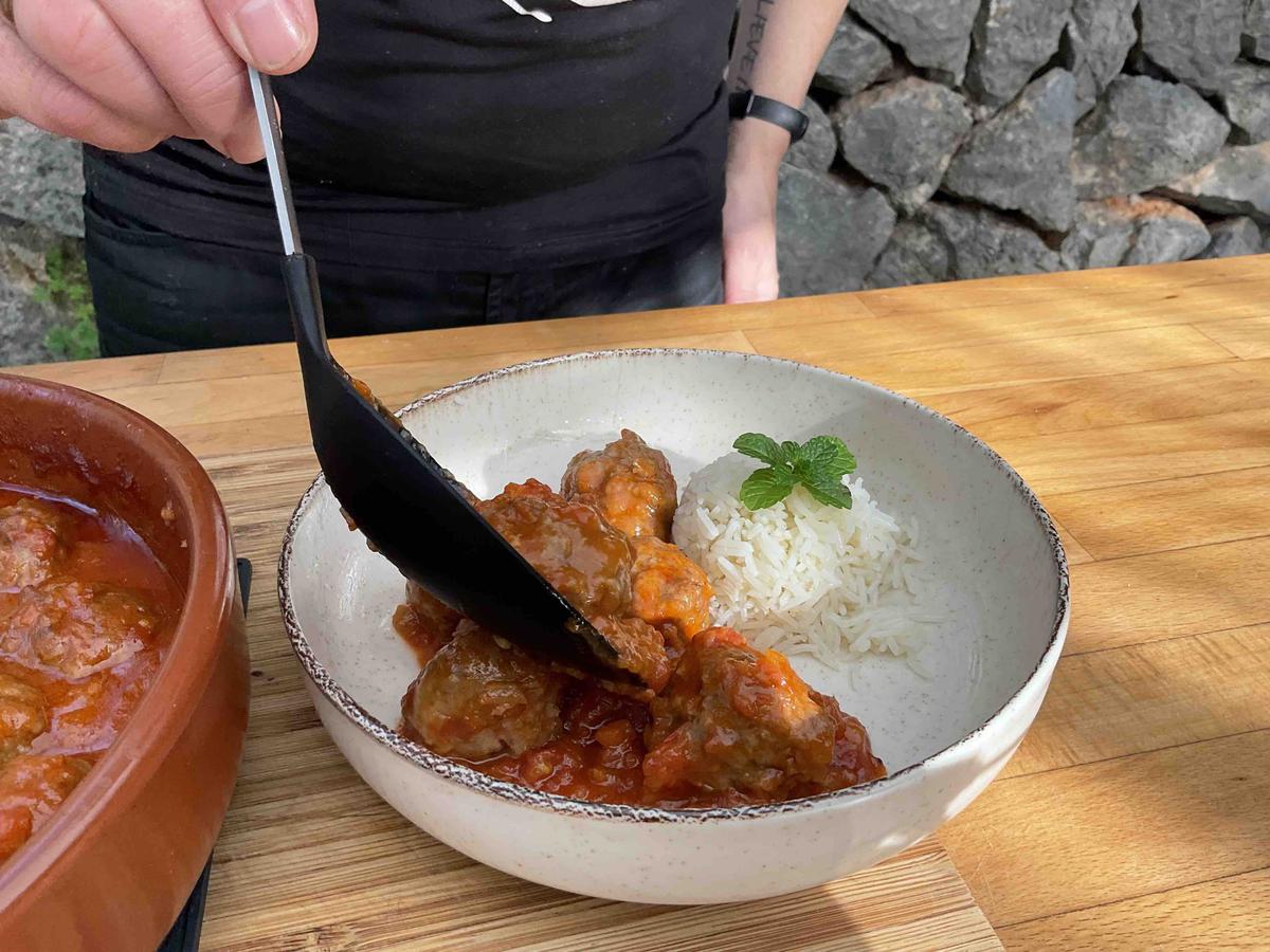ALBÓNDIGAS JUGOSAS EN SALSA para mojar Pan