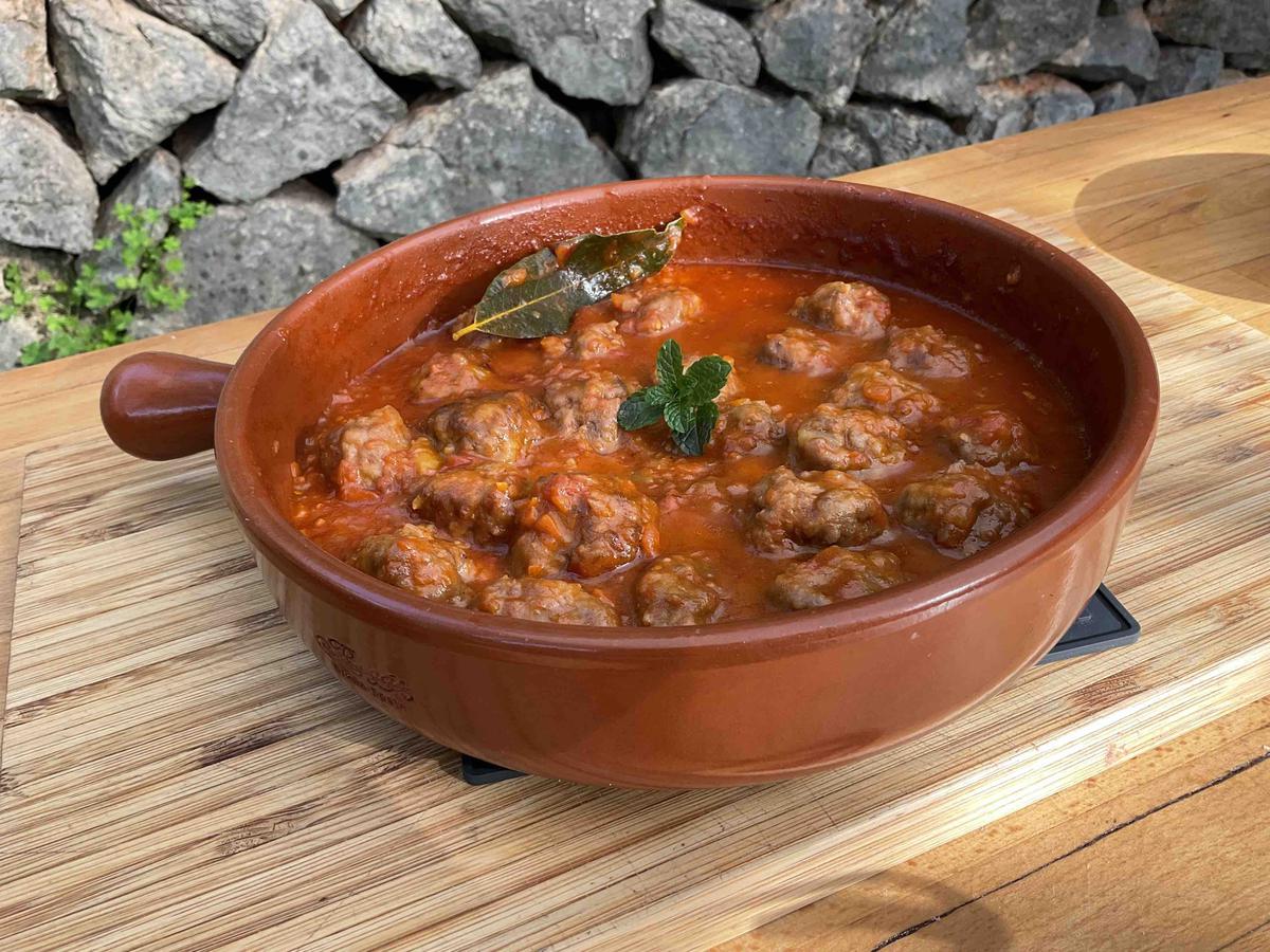 ALBÓNDIGAS JUGOSAS EN SALSA para mojar Pan