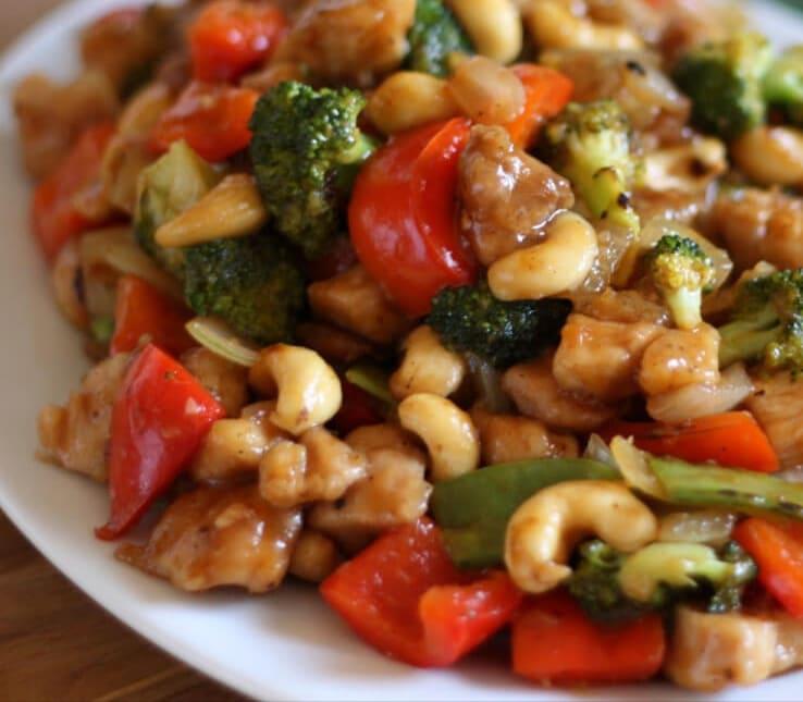 pollo con verduras y anacardos