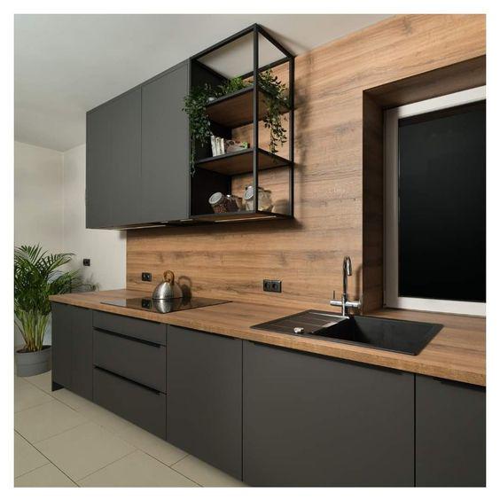 Diseños de cocinas con roble y color negro