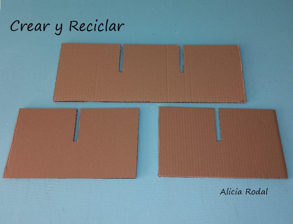 Para tener nuestras cosas organizadas, no necesitamos gastar mucho dinero, tan sólo vamos a necesitar una caja plástica. Con este tipo de cestas o huacales de frutas, se pueden hacer muchísimas cosas, sobre todo son estupendas para la organización en nuestra casa o en el trabajo. DIY