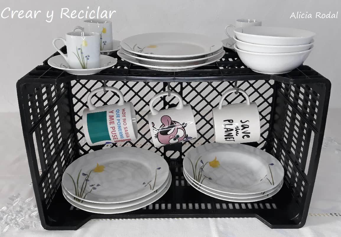 En este tutorial te enseño 3 nuevas ideas para organizar todo tipo de cosas, reutilizando cajas de frutas o huacales y otros materiales reciclados. DIY