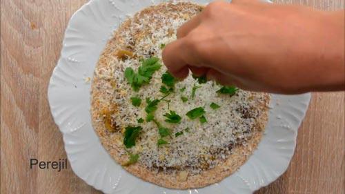 agregar perejil a la quesadilla de queso y champiñones