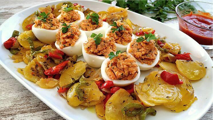 Huevos rellenos de bacalao