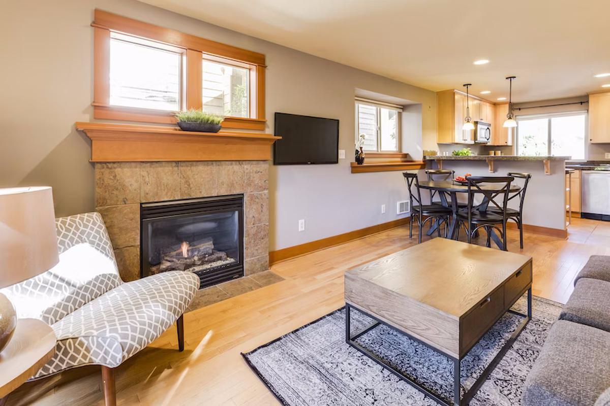 El beis desplaza al color gris como el gran color de la primavera verano 2023 4