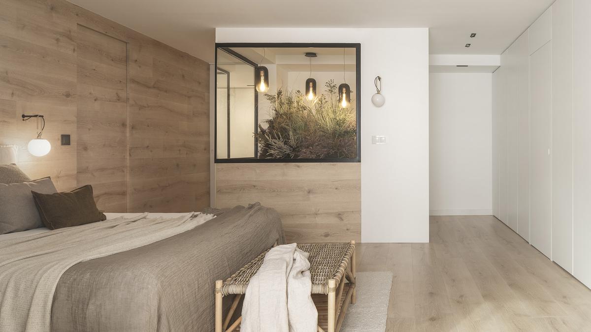 dormitorio moderno con ventana interior