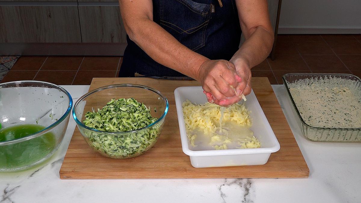 PASTEL DE CALABACÍN Y PATATA FÁCIL - Loli Domínguez - Foto 10