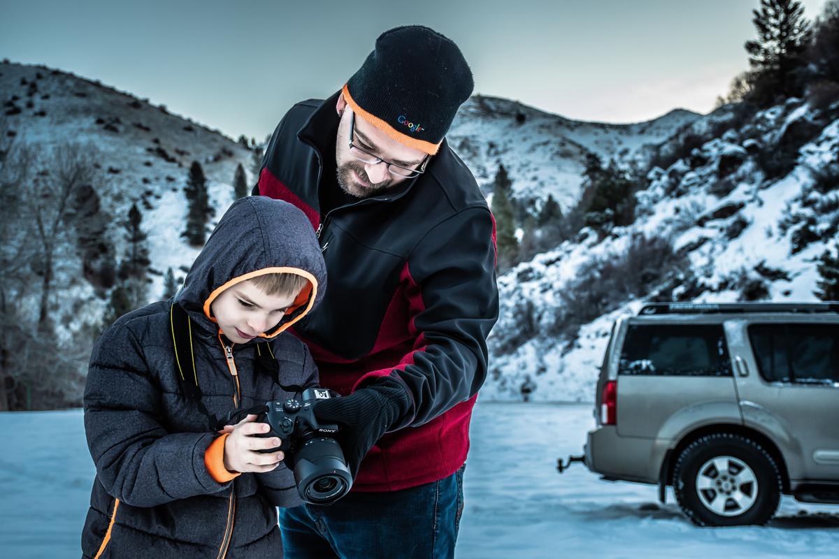 padre e hijo compartiendo momentos