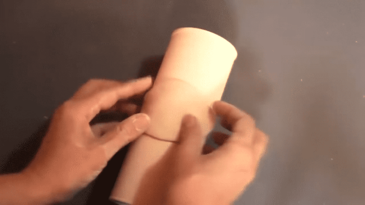 tubo carton manos sello