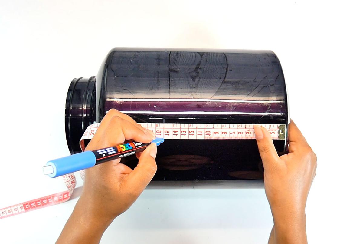 Cubremacetas con envase plástico