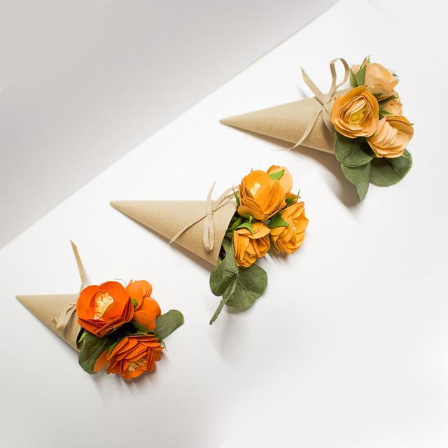 El papel kraft es uno de los materiales más versátiles y útiles que existen, porque posee muchísimas utilidades, no solo en el mundo de las manualidades y la artesanía. En esta publicación les comparto algunos de los usos del papel kraft como alternativa ecológica a otros materiales.