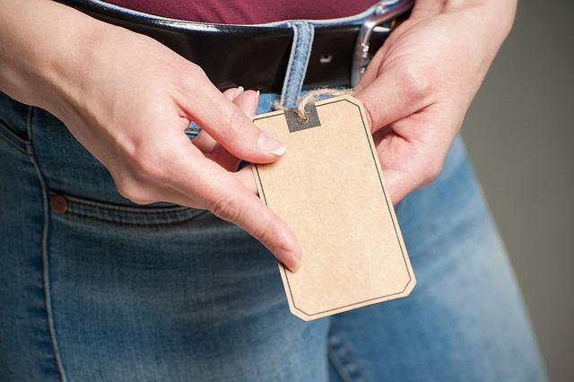 El papel kraft es uno de los materiales más versátiles y útiles que existen, porque posee muchísimas utilidades, no solo en el mundo de las manualidades y la artesanía. En esta publicación les comparto algunos de los usos del papel kraft como alternativa ecológica a otros materiales.