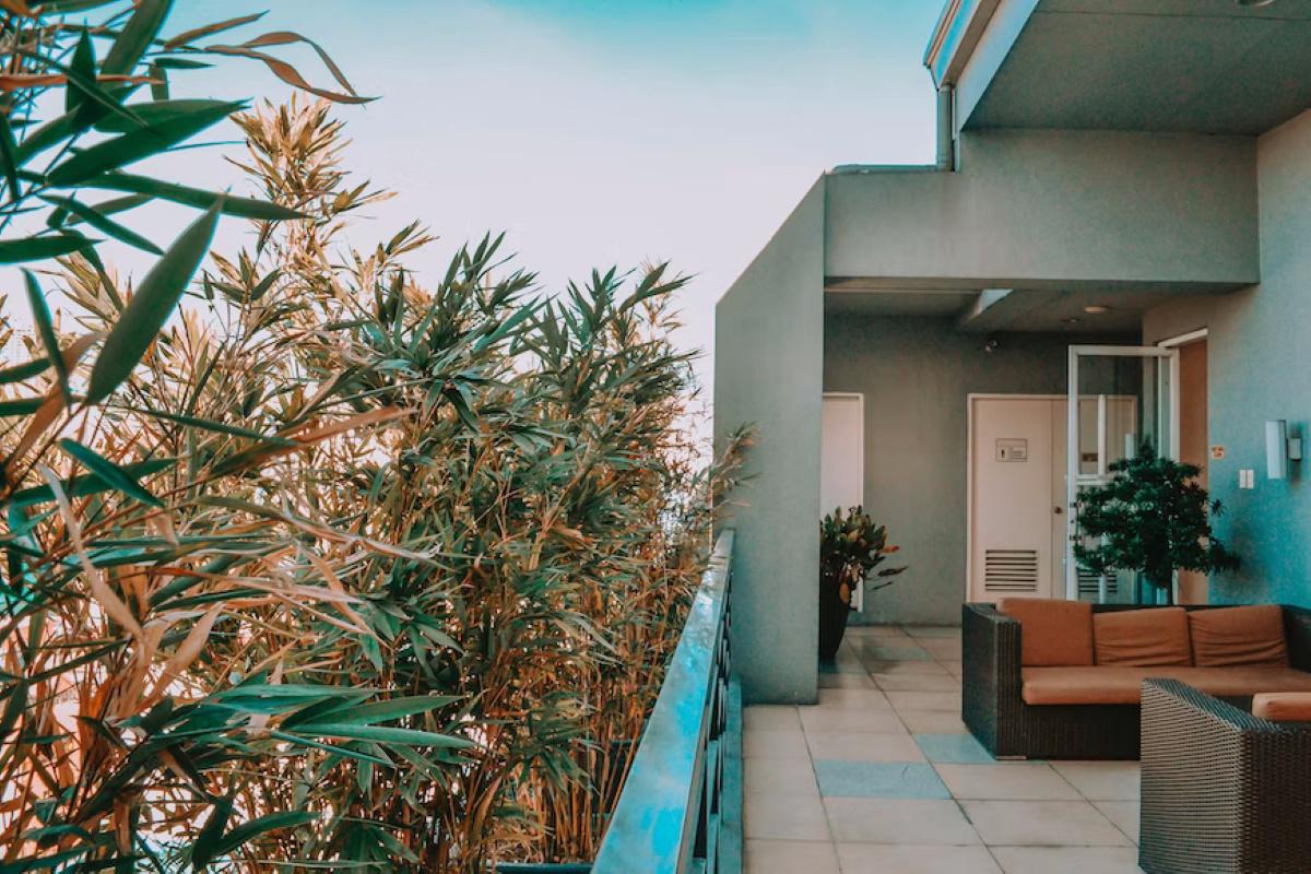 Pinta la terraza este verano y elige entre los colores que mejor funcionan para este espacio 4