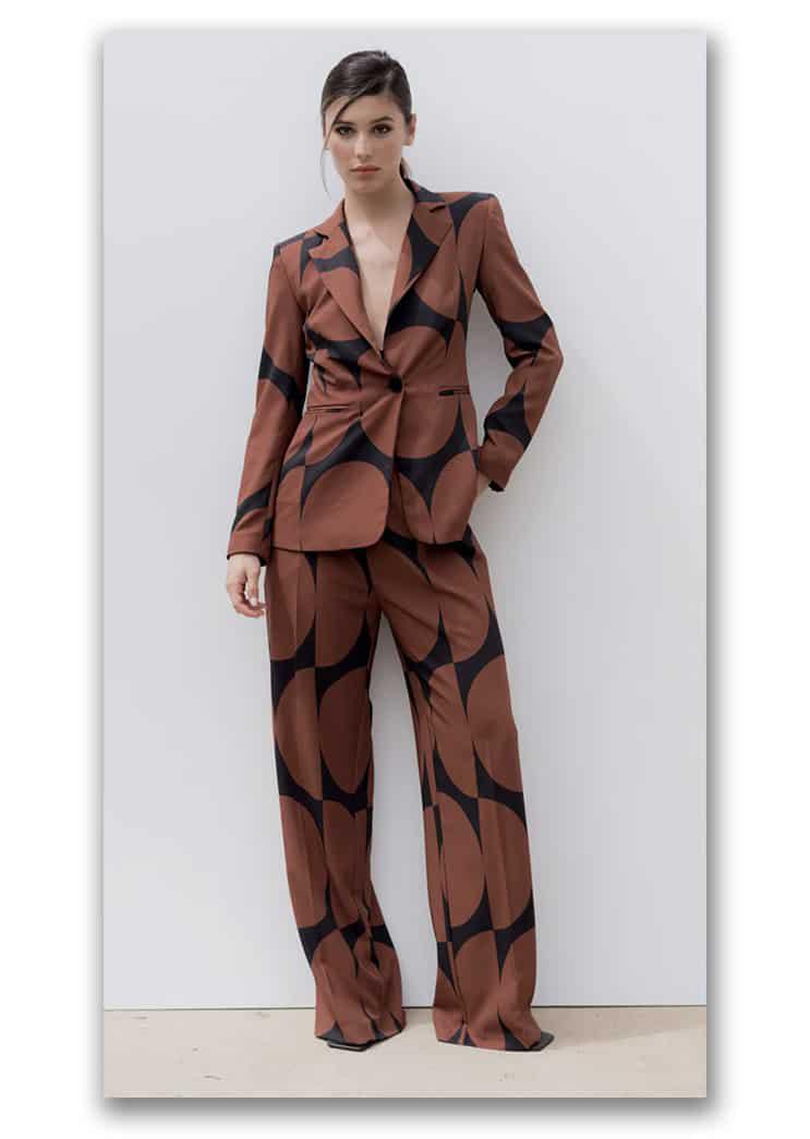 traje chaquete y pantalon mujer invitada