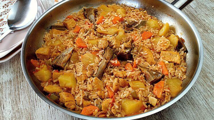 Arroz con pollo y patatas