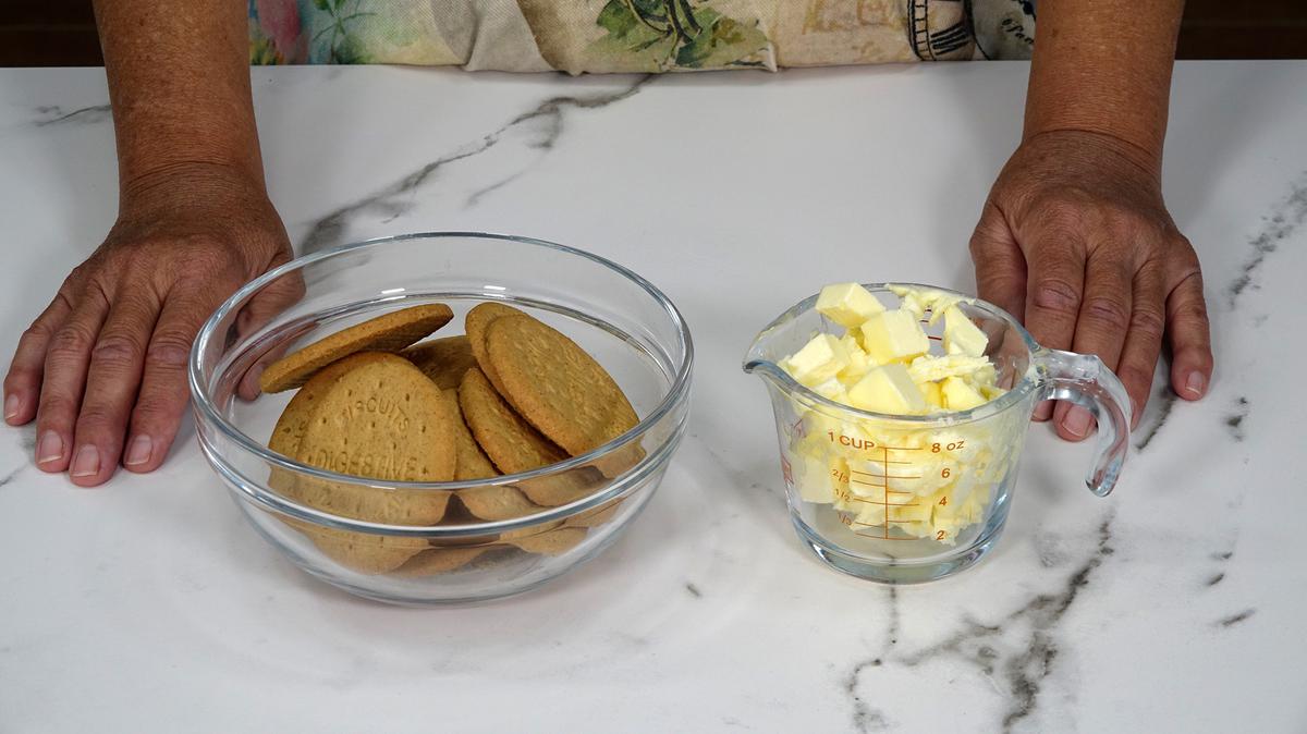 TARTA DE QUESO (CHEESECAKE) CON FRESAS. Una receta deliciosa, fácil y sin complicación - Loli Domínguez - Foto 1