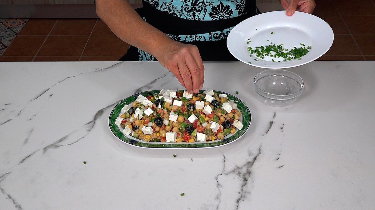 ENSALADA DE GARBANZOS Y ATÚN. Saludable y nutritiva ensalada - Loli Domínguez - Foto 9