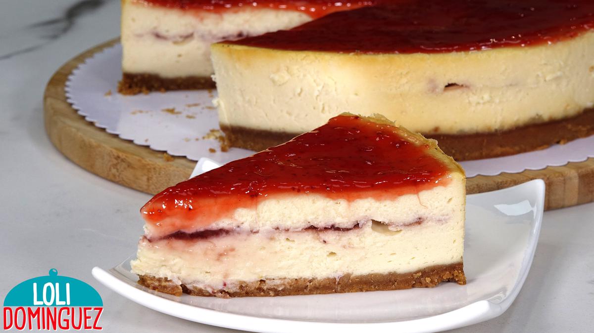TARTA DE QUESO (CHEESECAKE) CON FRESAS. Una receta deliciosa, fácil y sin complicación que hará del momento del postre algo inolvidable, con ingredientes sencillos tendremos una tarta de queso que enamorará a todos por su textura jugosa y suave