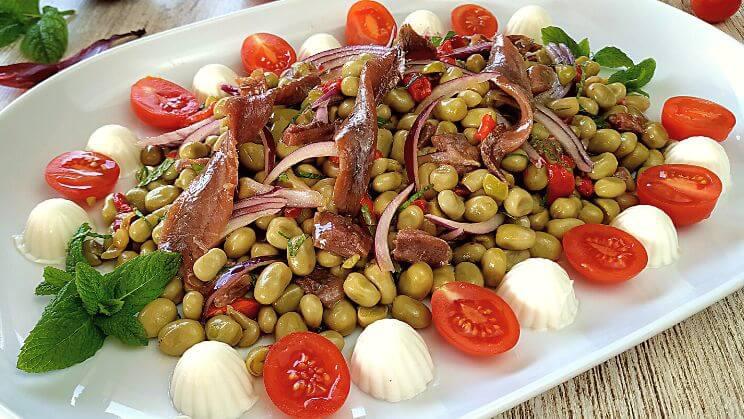 Ensalada de habitas con anchoas