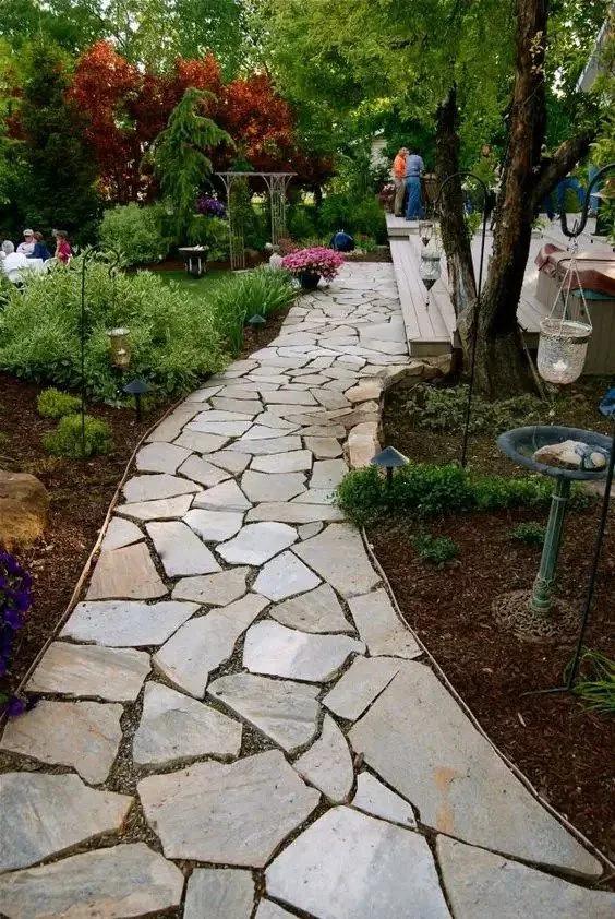 Caminos de jardín con piedras