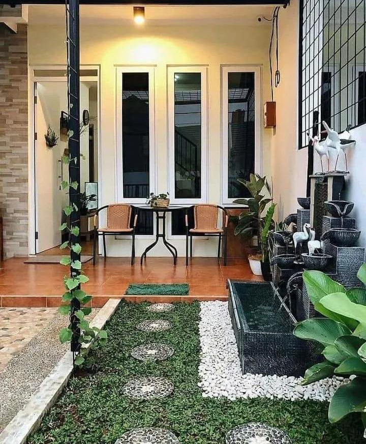 Diseño de entradas principales con plantas y piedras