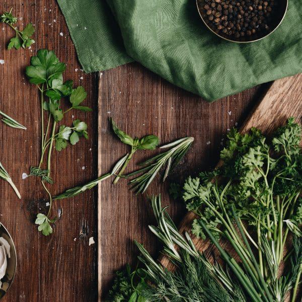 ¿Cómo hacer un jardín de hierbas en tu cocina?