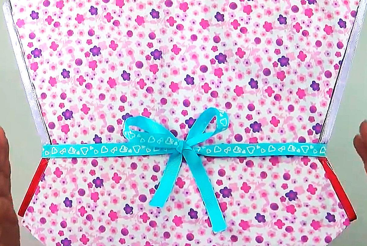 Cuna para muñecas con cartón