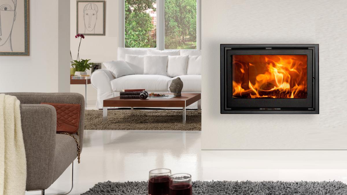 Salón con chimenea moderna